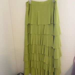 Women’s junee 2x green ruffled skirt
